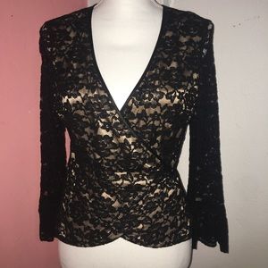 Lace black top w bell sleeves✨